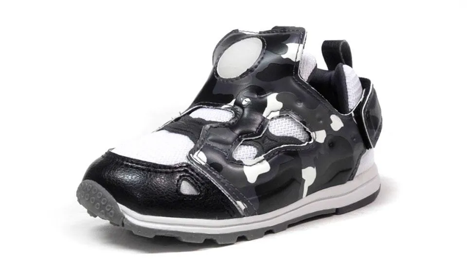 A BATHING APE® x mita sneakers Reebok VERSA PUMP FURY 